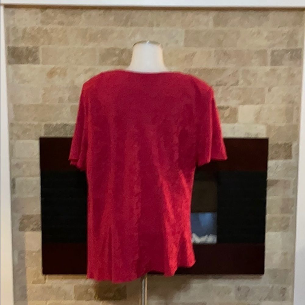 KWoman Red Top - Picture 2 of 5